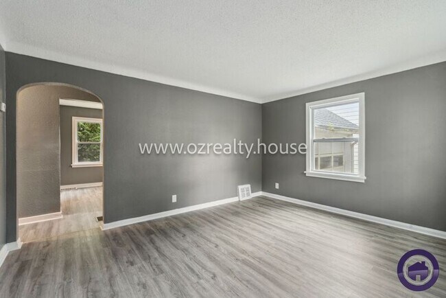 Building Photo - 2126 Marlow Rd