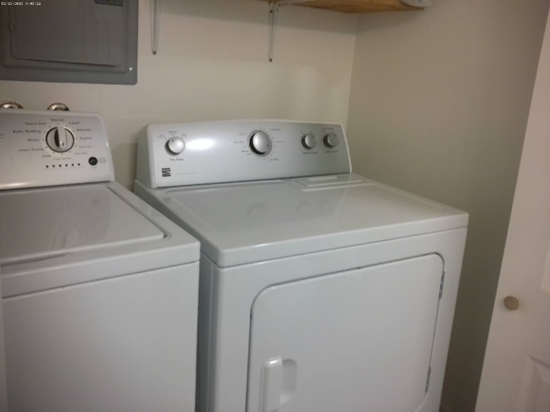 Building Photo - 711 Cayuga St