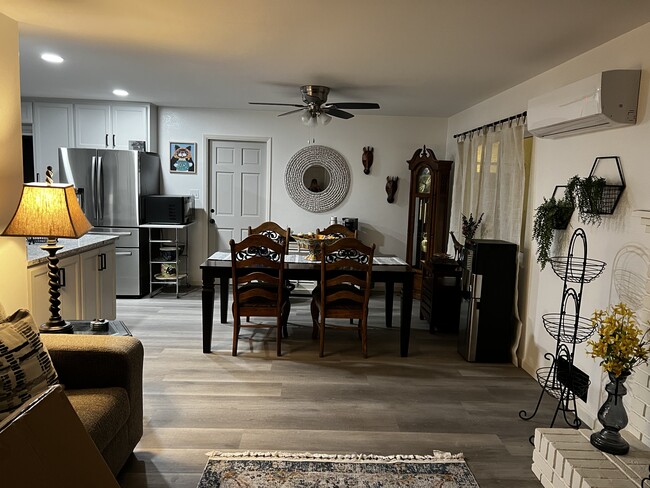 Common area, dining room - 3127 W Tulare Ave