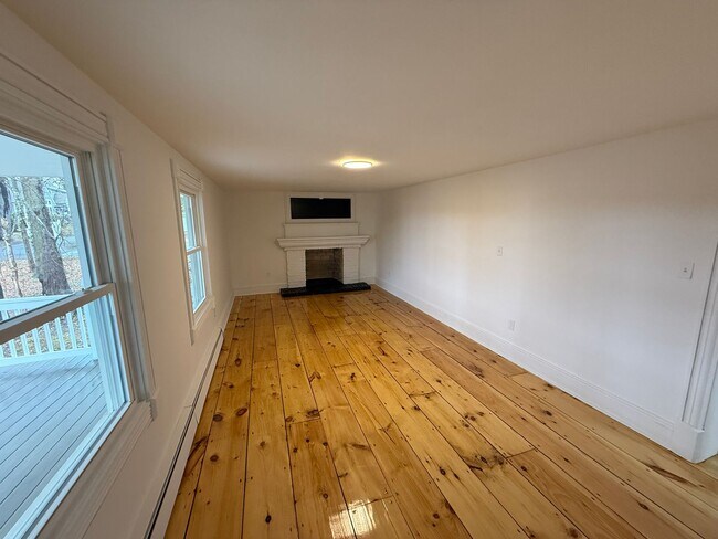 Building Photo - 17 N Maple St