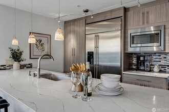 Building Photo - 3Bd/2Ba Bellevue Condo