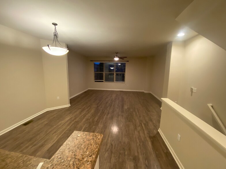 Building Photo - 13516 Via Varra