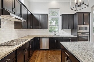 Building Photo - 5644 Larkin St