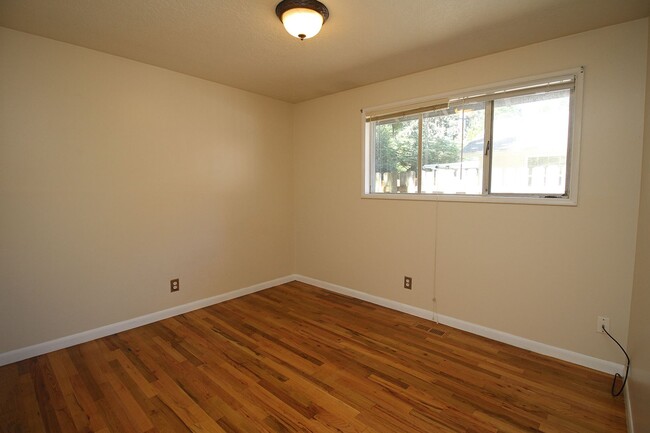 Building Photo - 16711 SW Lake Forest Blvd