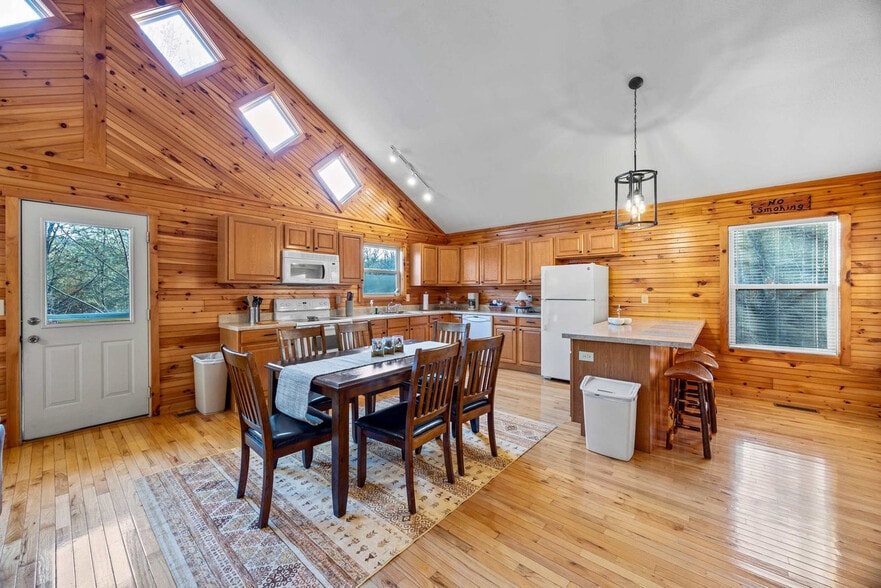 Building Photo - 65 Screech Owl Rd