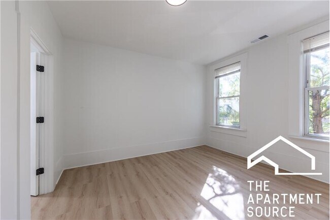 Building Photo - 2301 N Leavitt St