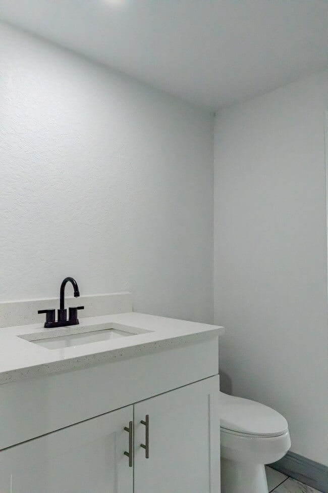 Building Photo - 217 Betty Ave