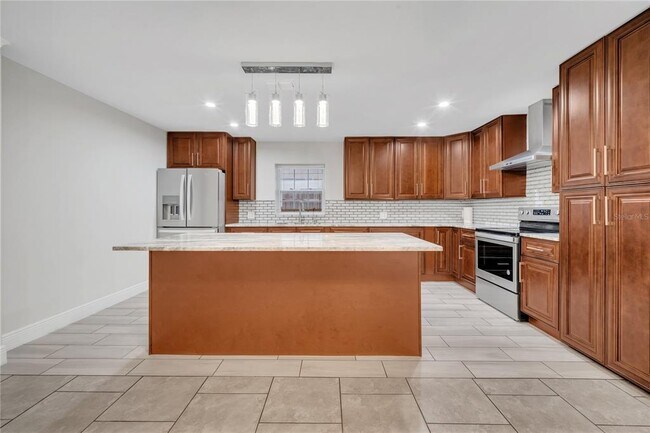 Building Photo - 1395 Meadowbrook St