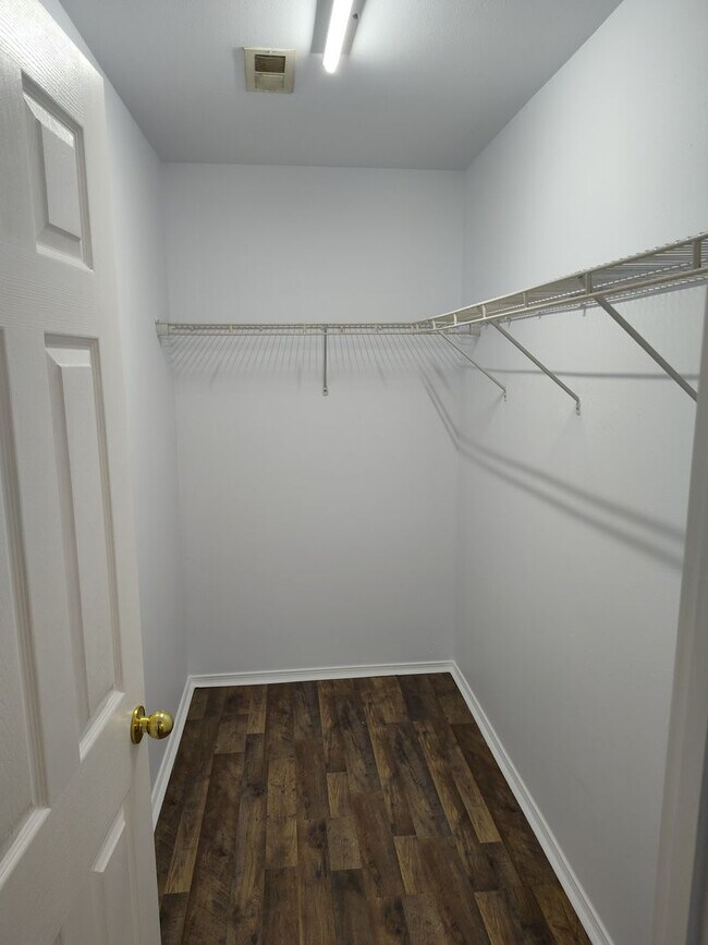 Building Photo - 2502 Buckleigh Dr