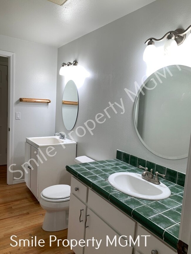 Building Photo - Spacious 5 bedrooms house in Beaverton
