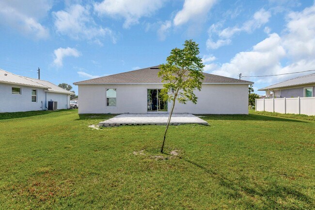 Building Photo - 3189 SW Curcuma St