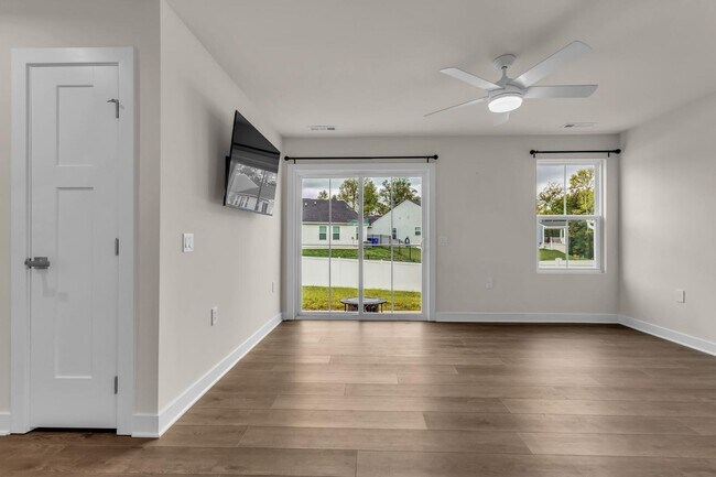 Building Photo - 767 Cottage Dr