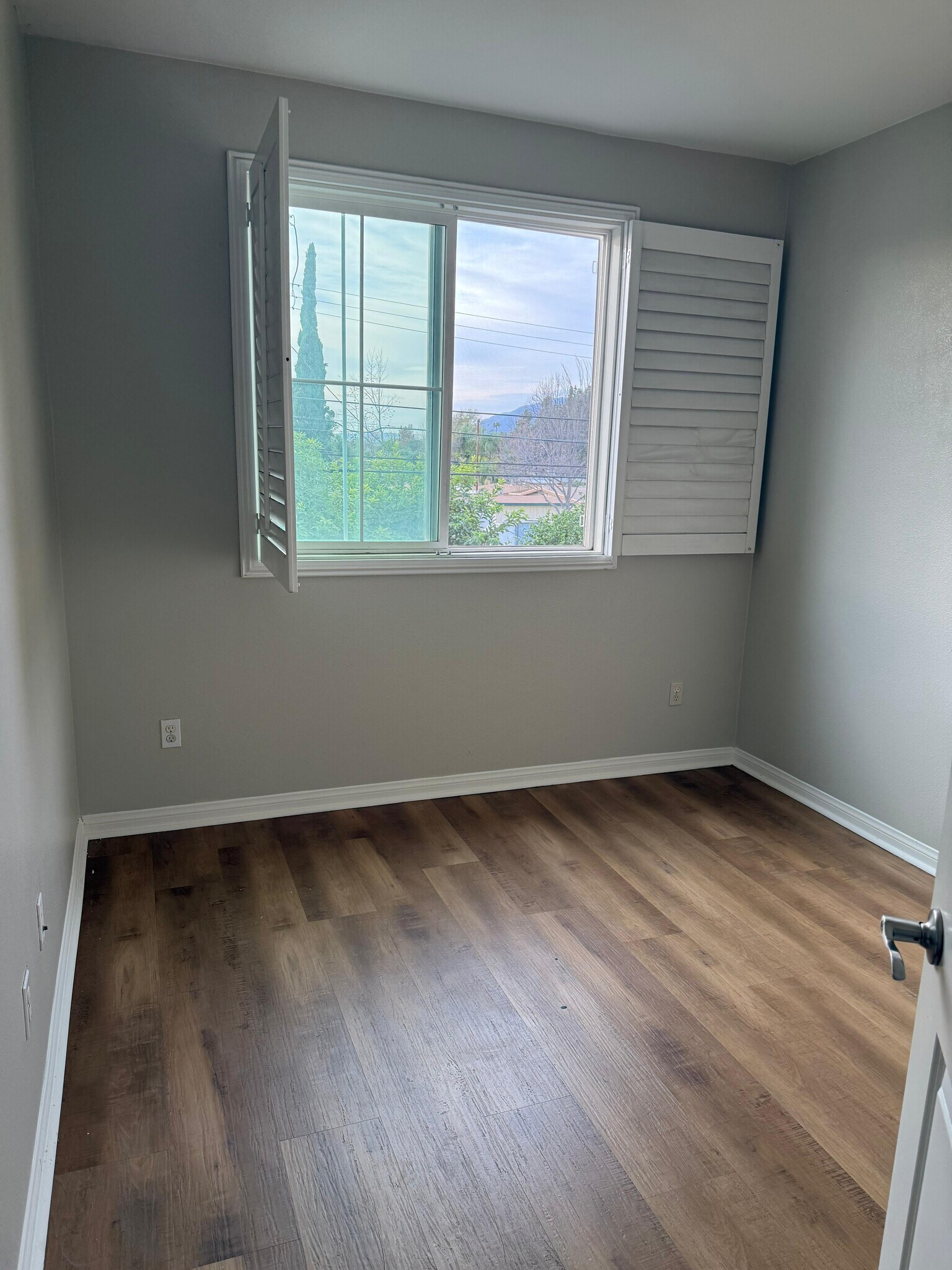 1st bedroom - 335 N Fenimore Ave