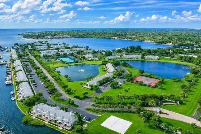 Building Photo - 121 Sea Horse Dr SE