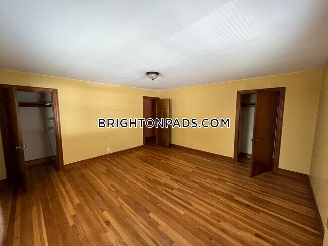 Building Photo - 11 Allen St