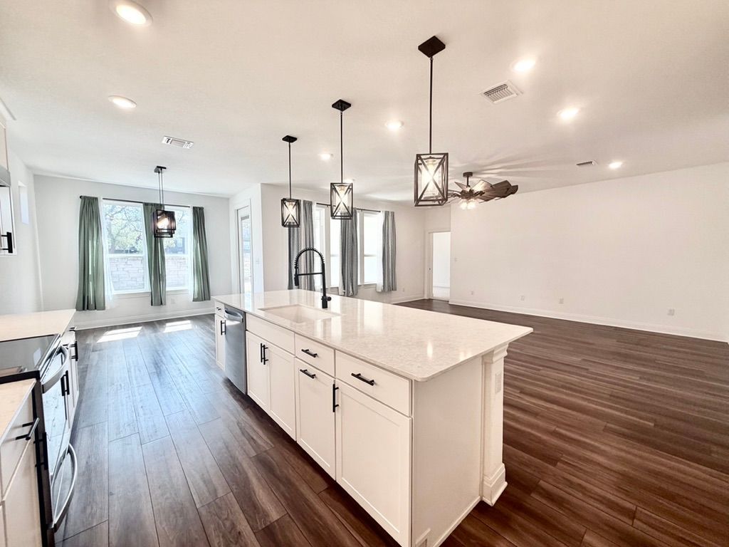 Building Photo - 125 Slenderleaf Dr