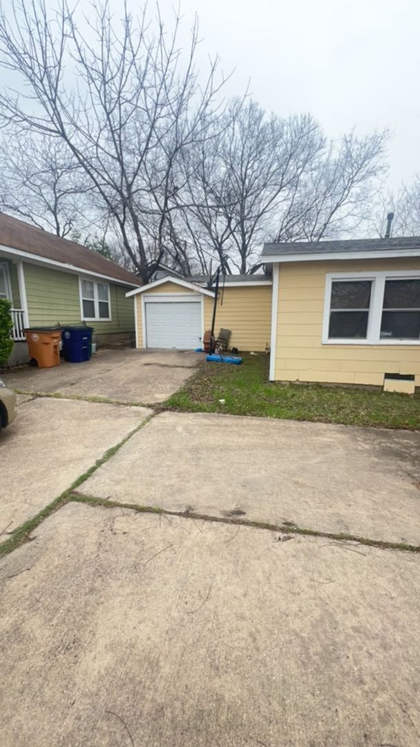 Building Photo - Great 2 Bed Home