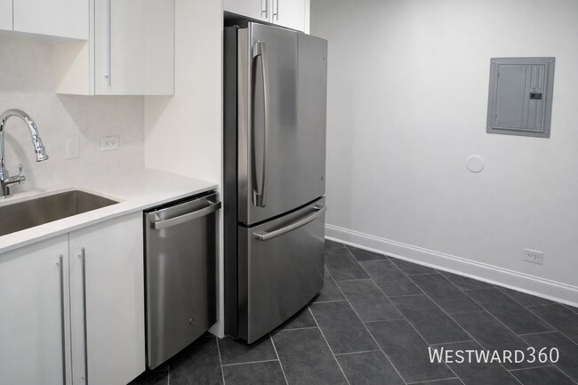 Building Photo - 660 Clyde-3N