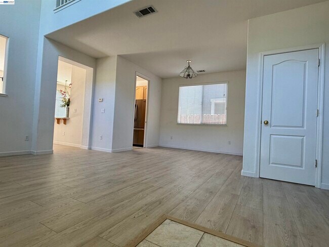Building Photo - 5168 Academy Rd