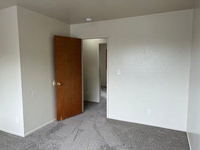 Building Photo - 379-312 12th St