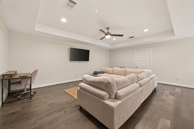 Building Photo - 1027 Gross St