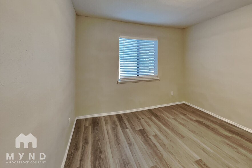 Building Photo - 7413 Waterway Dr