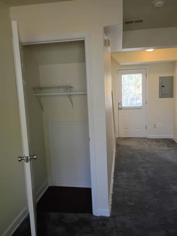 Building Photo - 2510 Kent Village Dr