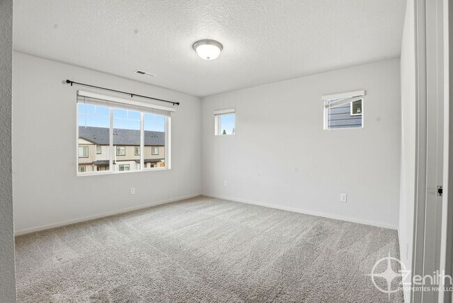 Building Photo - 11745 NE 22nd Way