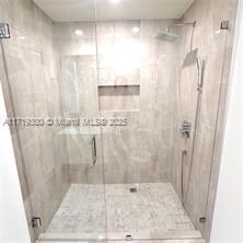 Building Photo - 300 S Pointe Dr