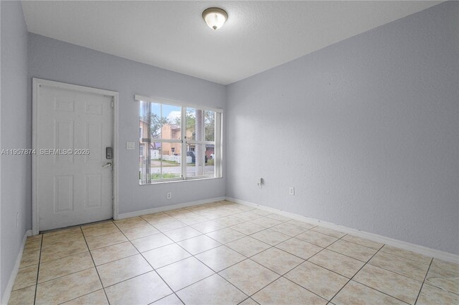 Building Photo - 865 SW 6th Ct