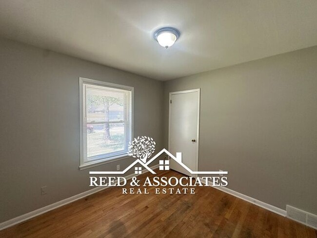Building Photo - Spacious 4 Bedroom with Large Backyard!
