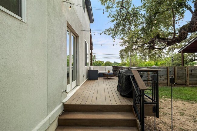 Building Photo - 2812 Oak Springs Dr