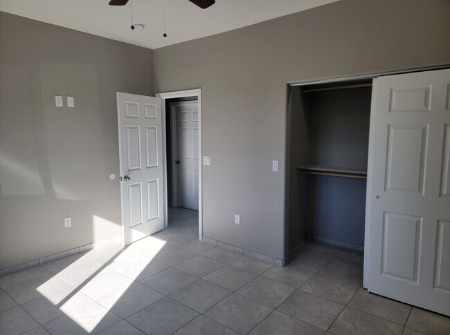 Building Photo - COMING SOON! Brand New 3BR 2BA Unit w/ Central A/C • Stainless Kitchen in Tucson