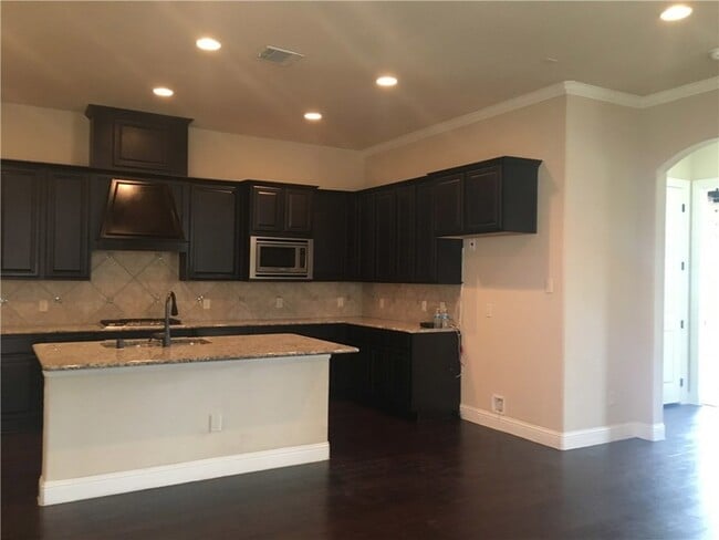 Building Photo - 8633 Ludlow Dr