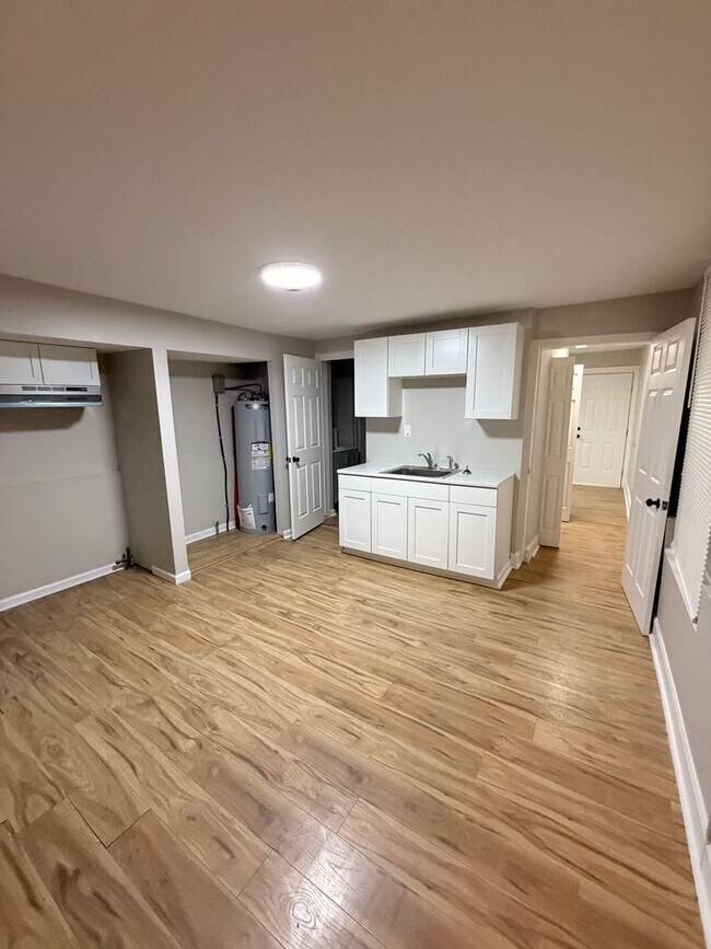 Building Photo - Gorgeous Updated 3 bedroom house!