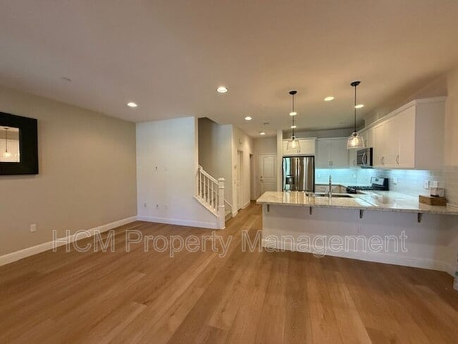 Building Photo - 804 El Paseo