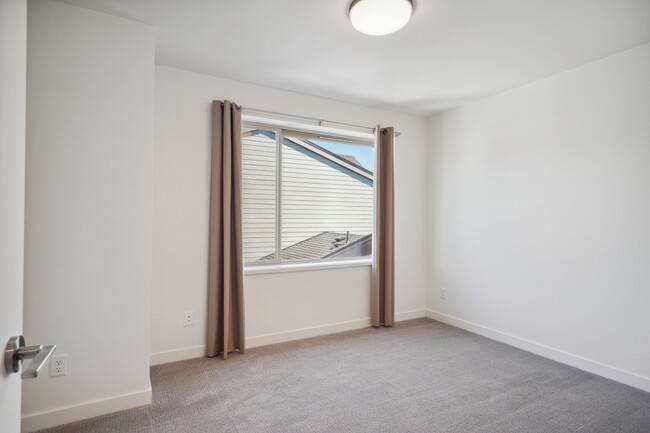 Building Photo - 32730 Hemlock Ave SE