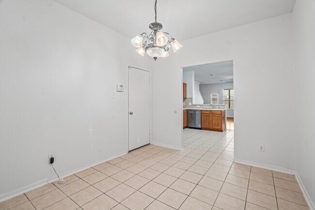 Building Photo - 15327 Hickory Dale St