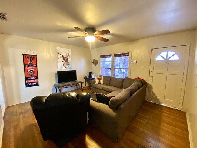 Building Photo - Available Late July! Four Bedroom in Tech ...