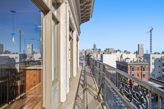 Building Photo - 1405 Van Ness Ave