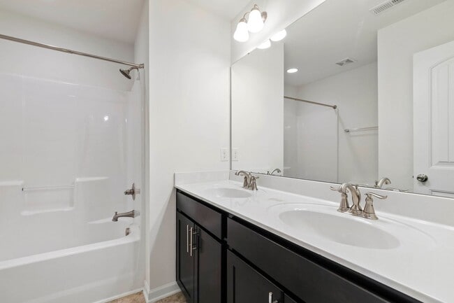 Building Photo - Charming 3BR Townhome in Brightleaf at the...