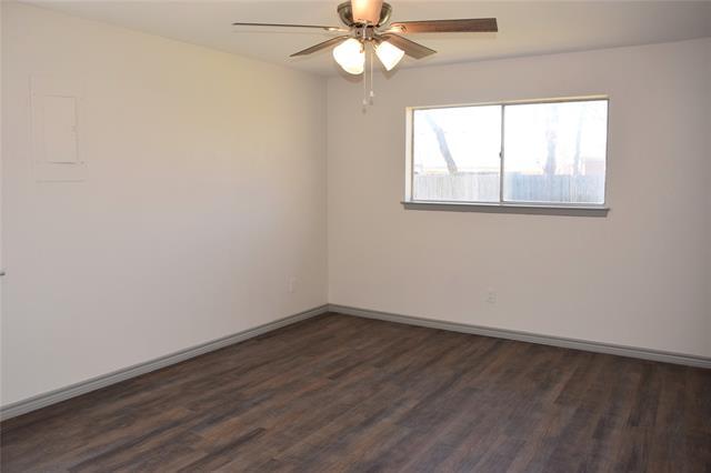 Building Photo - 811 Meadowlark Dr