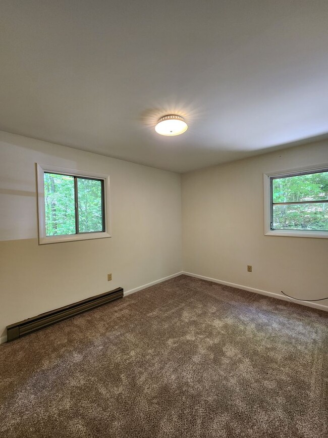 Building Photo - Upper Level Apartment Rental-Montreat!