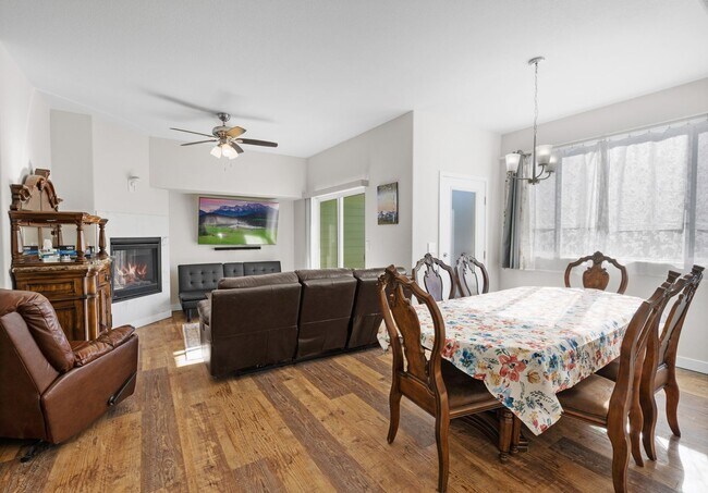 Building Photo - Great Location Woodland Park Townhome!