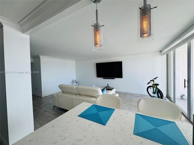 Building Photo - 18031 Biscayne Blvd