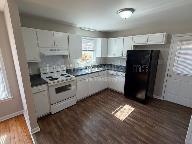 Building Photo - 2240 Sherwood Ave