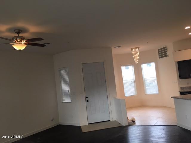 Building Photo - 1502 E Dunlap Ave