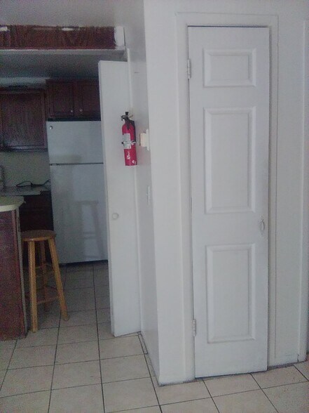 Building Photo - 516 Lincoln Hwy