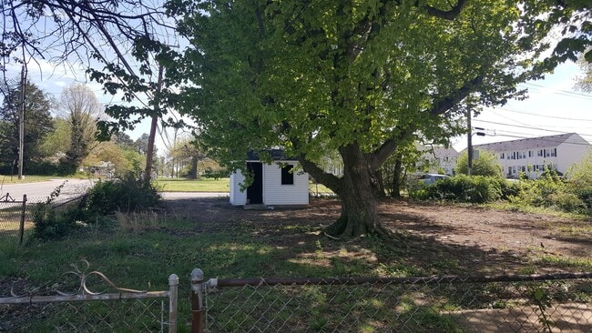 Building Photo - 3 Bedroom on Oxnard - ready for mid March move in