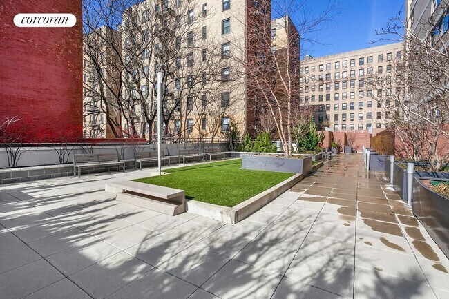 Building Photo - 100 W 93rd St